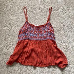 Patterned tank